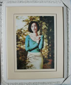 Kunstdruck - 
                            	Junge Frau im Wald - H/B 57cm/47cm